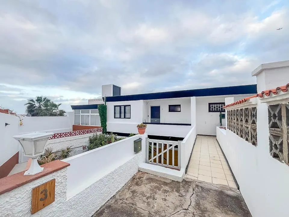 El Bunker Luxury Suite en Playa del Hombre con vista al mar Spain
