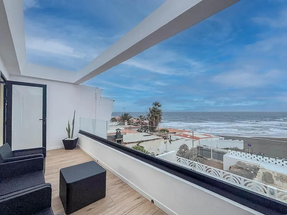 Apartment El Bunker Luxury Suite en Playa del Hombre con vista al mar