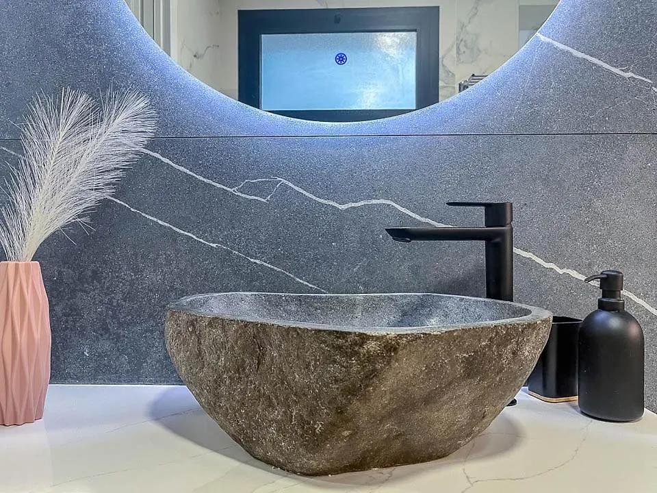 El Bunker Luxury Suite en Playa del Hombre con vista al mar Apartment