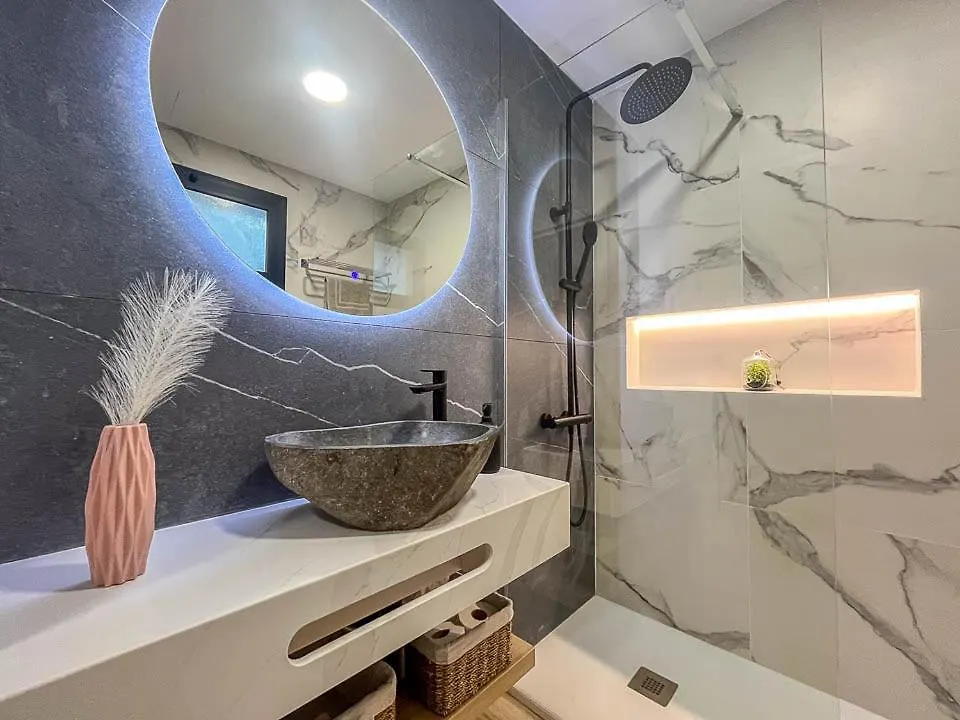 شقة El Bunker Luxury Suite En Playa Del Hombre Con Vista Al Mar إسبانيا