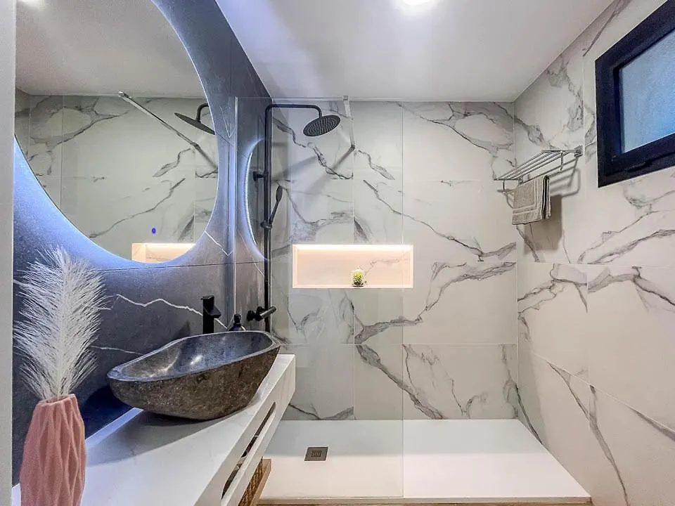 El Bunker Luxury Suite en Playa del Hombre con vista al mar