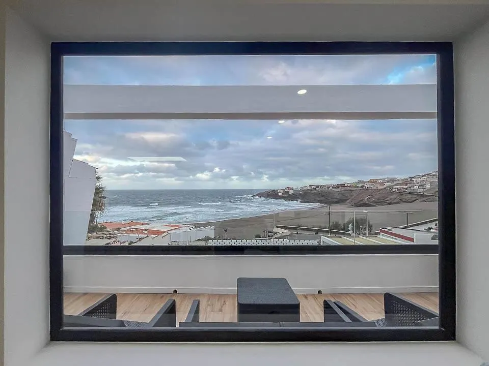 El Bunker Luxury Suite en Playa del Hombre con vista al mar